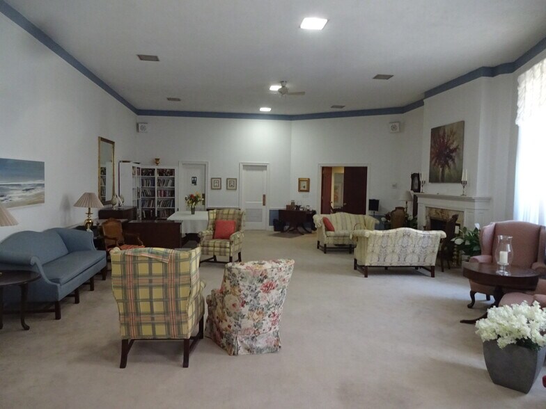 More Photos Of 317 Washington St W, Charleston Specialty For Sale