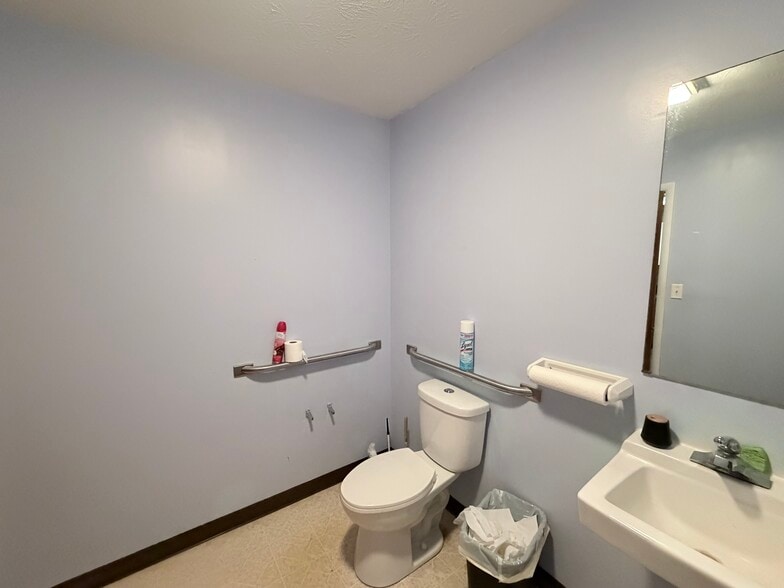 More Photos Of 4803 W 71st St, Indianapolis Medical For Sale