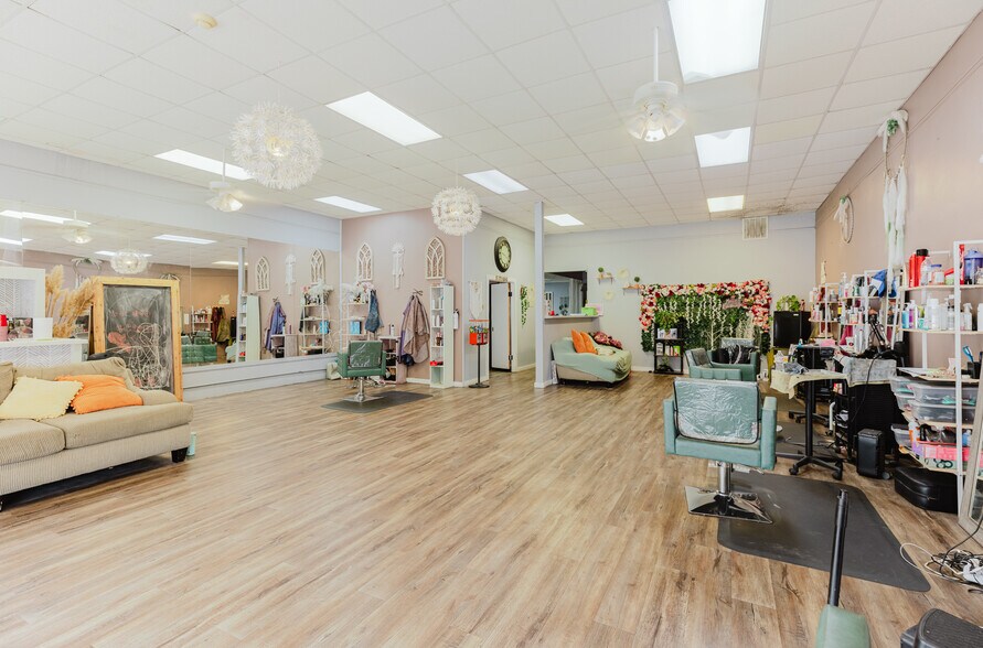 More Photos Of 221 W Lamar St, Americus General Retail For Sale