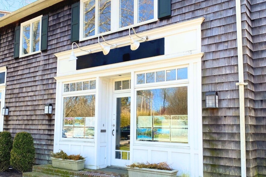 More Photos Of 3 Railroad Ave, East Hampton Storefront Retail Office For Lease