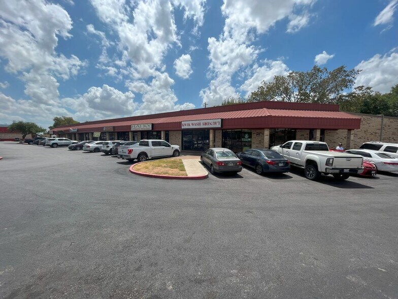 More Photos Of 1931 E Oltorf St, Austin Storefront For Sale