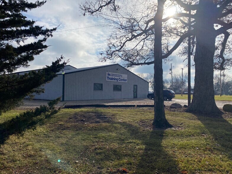 More Photos Of 6930 SR 67 Hwy, Muncie Light Distribution For Sale