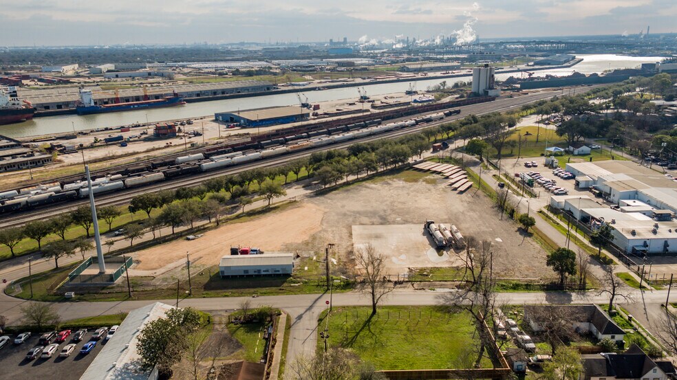 More Photos Of 936 E Navigation Blvd, Houston Land For Lease