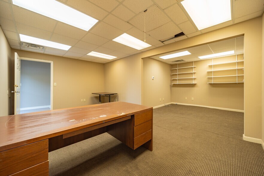More Photos Of 555 Columbia Dr, Carrollton Office For Lease