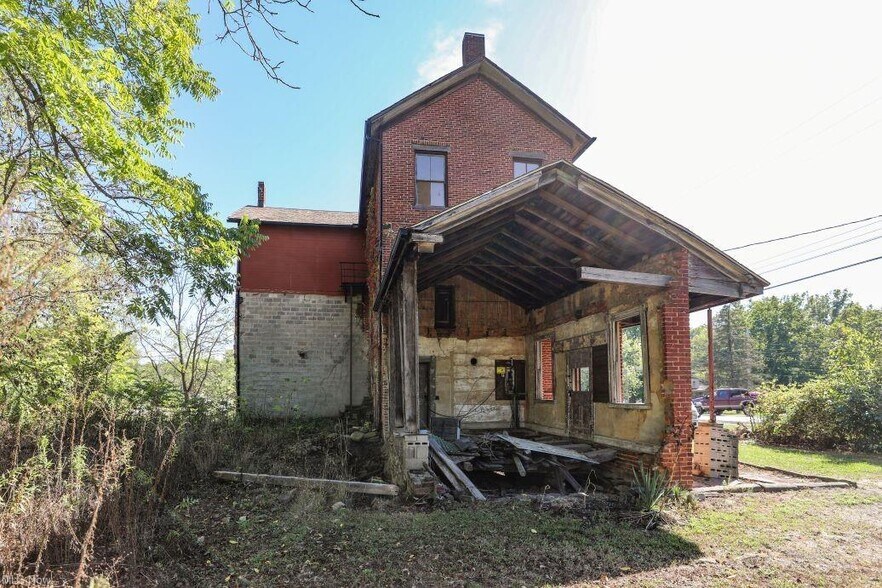 More Photos Of 9401 Tallmadge Rd, Diamond Hotel For Sale