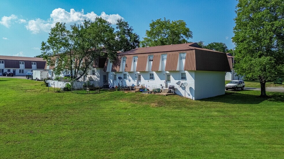 More Photos Of 2000 Old Tullahoma Rd, Winchester Apartments For Sale
