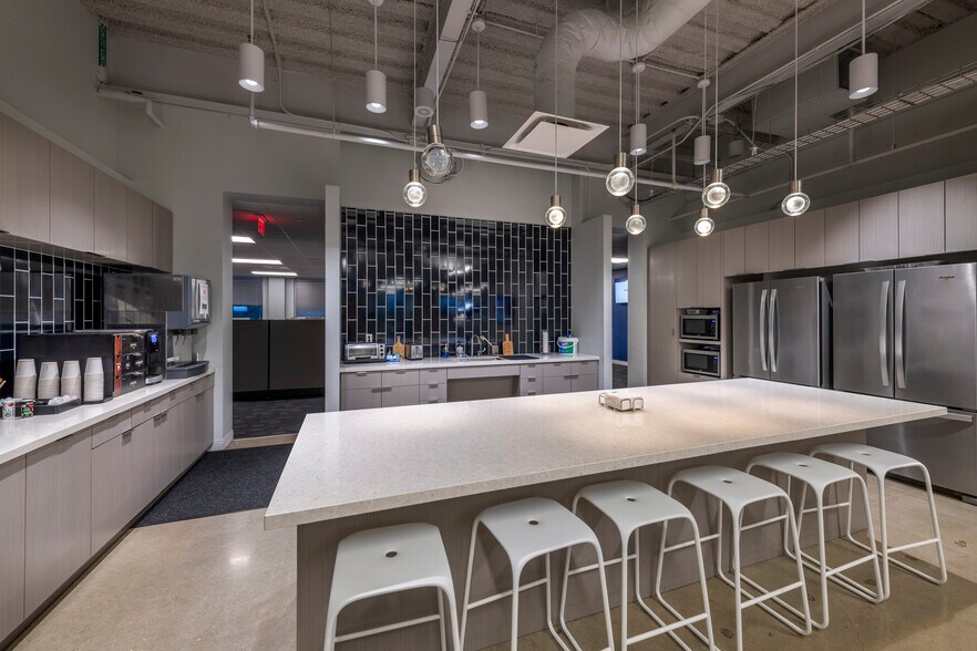 More Photos Of 12515 Research Blvd, Austin Unknown For Lease