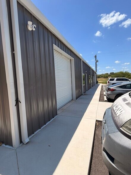 More Photos Of 2022 Pinn Rd, San Antonio Light Distribution For Sale