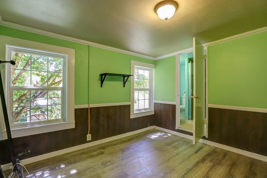 More Photos Of 212 Main St, Sierra City Hotel For Sale