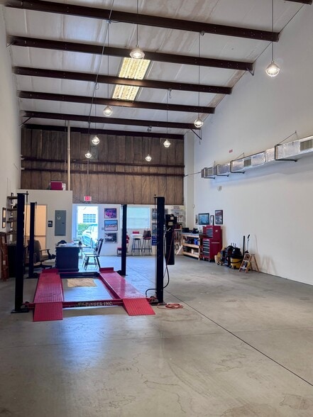 More Photos Of 4776 Radio Rd, Naples Warehouse For Sale