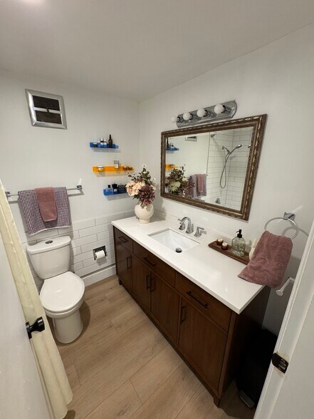 More Photos Of 1880 Pandosy St, Kelowna Apartments For Sale