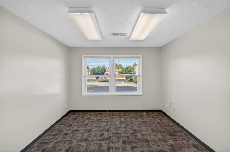 More Photos Of 114 Lexington Tpke, Amherst Medical For Lease
