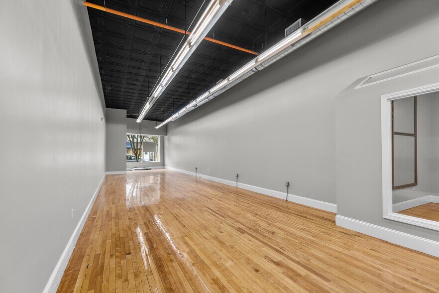 More Photos Of 442-450 Main St, Warren Storefront Retail Office For Lease