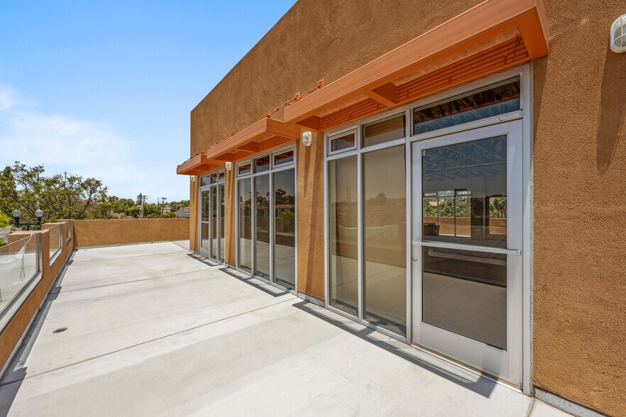 More Photos Of 165 W San Ysidro Blvd, San Ysidro General Retail For Lease