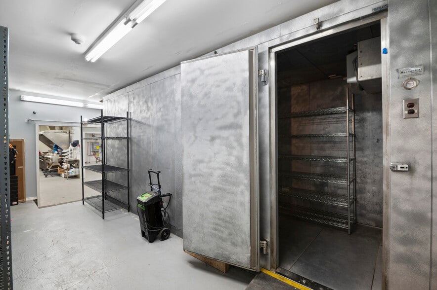 More Photos Of 2810 E Spencer Lake Rd, Shelton General Retail For Sale