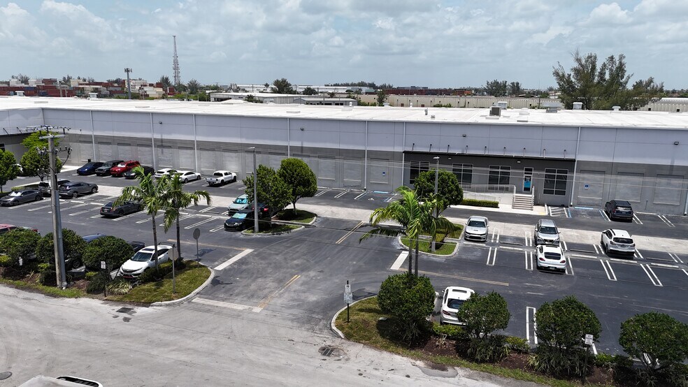 More Photos Of 9400 NW 104th St, Medley Warehouse For Lease