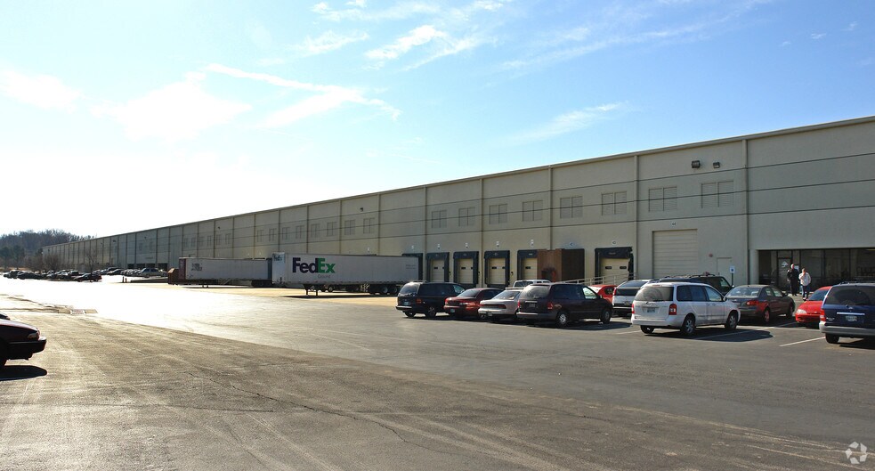 More Photos Of 3530 E Raines Rd, Memphis Distribution For Lease