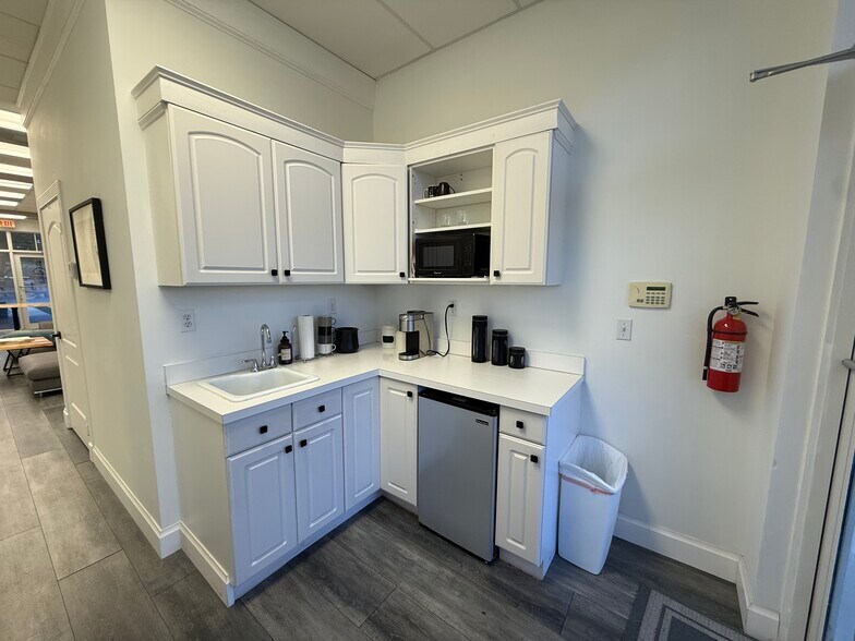 More Photos Of 3307 Northlake Blvd, Palm Beach Gardens Office For Sale