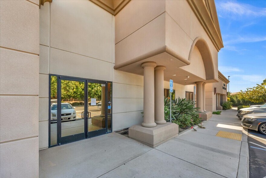 More Photos Of 7206 N Milburn Ave, Fresno Medical For Lease