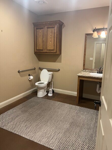 More Photos Of 6413 N State Highway 349, Midland Warehouse For Lease