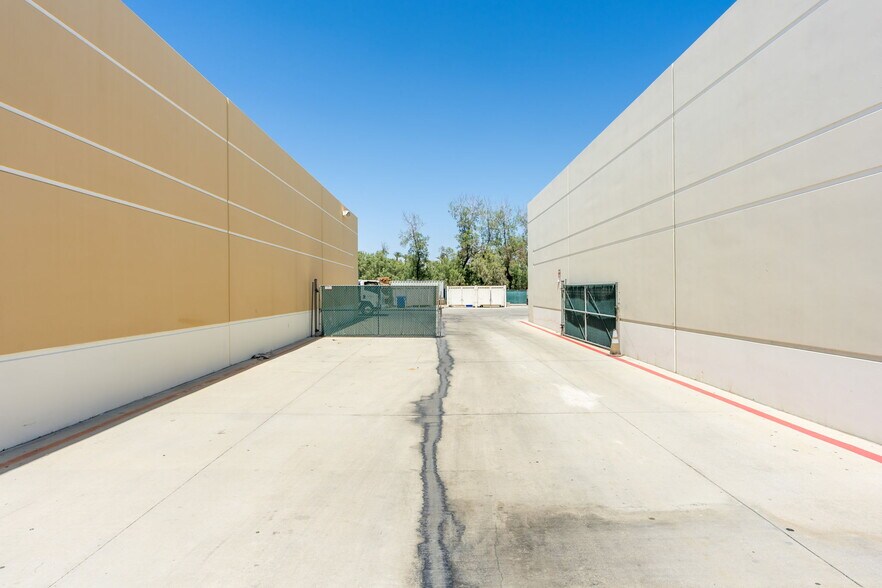 More Photos Of 77570 Enfield Ln, Palm Desert Warehouse For Sale