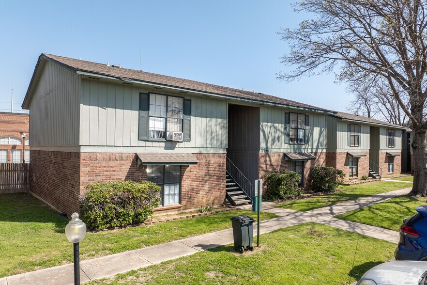 Primary Photo Of 101-121 S Bonnie Brae St, Denton Apartments For Sale