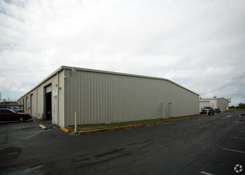 More Photos Of 1202-2 NE Pine Island Rd, Cape Coral Warehouse For Lease