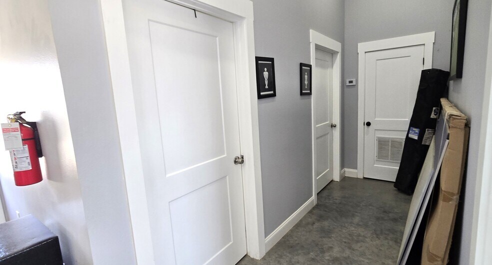 More Photos Of 21360 N Frontage Rd, Iowa Office Residential For Lease