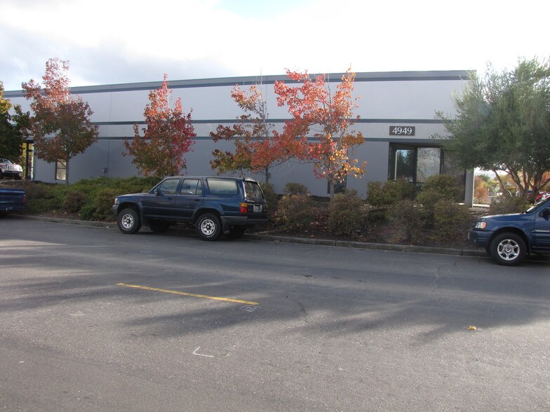 More Photos Of 4949 Fulton Dr, Fairfield Research And Development For Lease