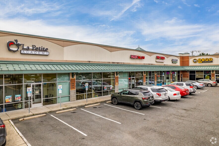 Primary Photo Of 46839 Maple Leaf Pl, Sterling Storefront For Lease