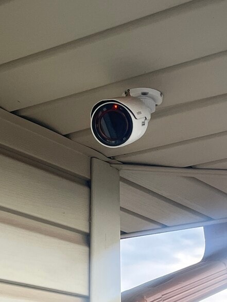 More Photos Of 911 E MacArthur St, Shawnee Showroom For Lease