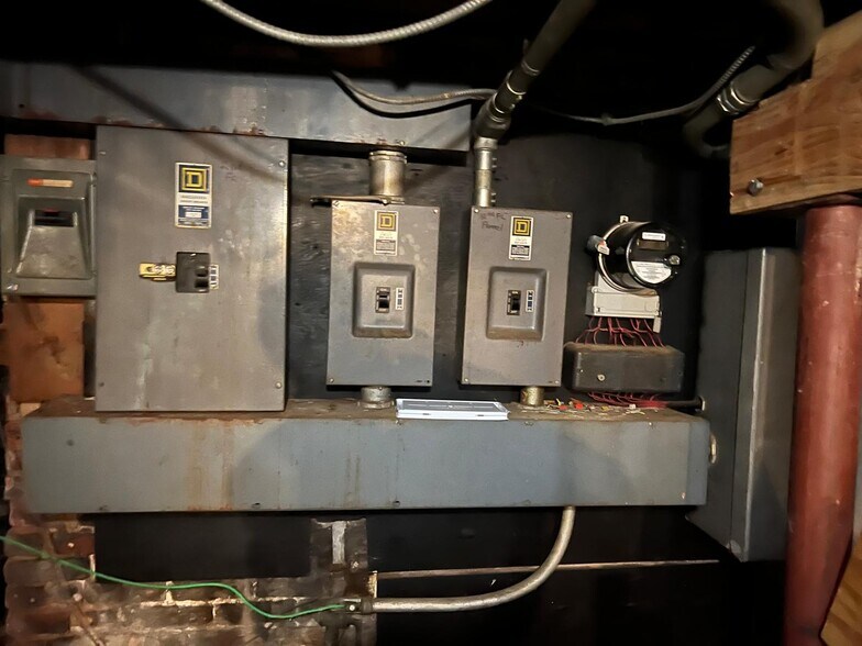 More Photos Of 572-574 Newark Ave, Jersey City Office For Sale