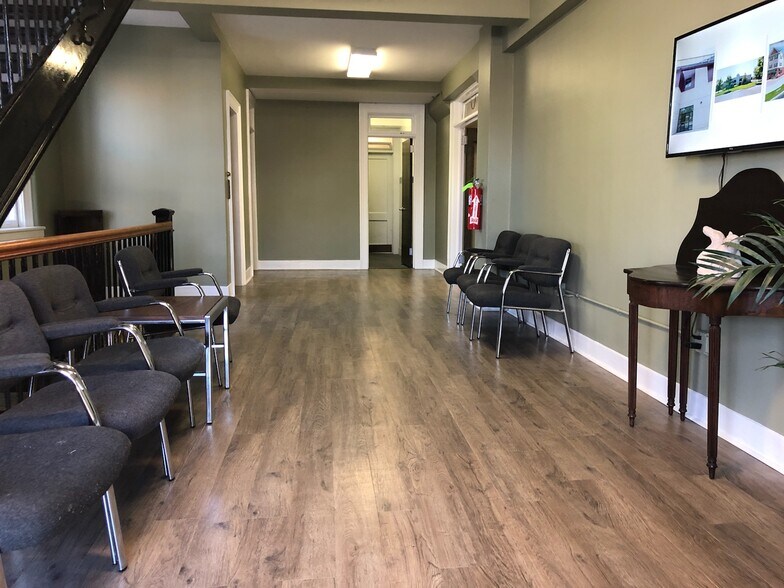 More Photos Of 220 Roanoke Ave, Riverhead Office For Lease