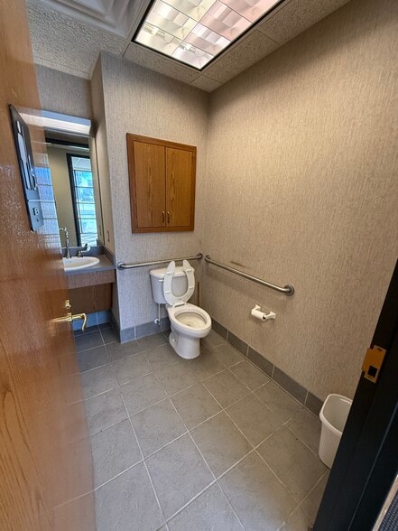 More Photos Of 6940 S Utica Ave, Tulsa Office For Sale