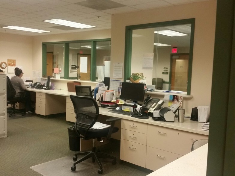 More Photos Of 2002 Medical Pky, Annapolis Hospital For Lease