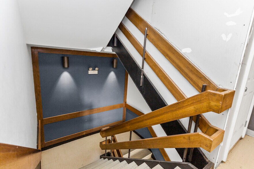 More Photos Of 2202-2230 W Algonquin Rd, Rolling Meadows General Retail For Sale