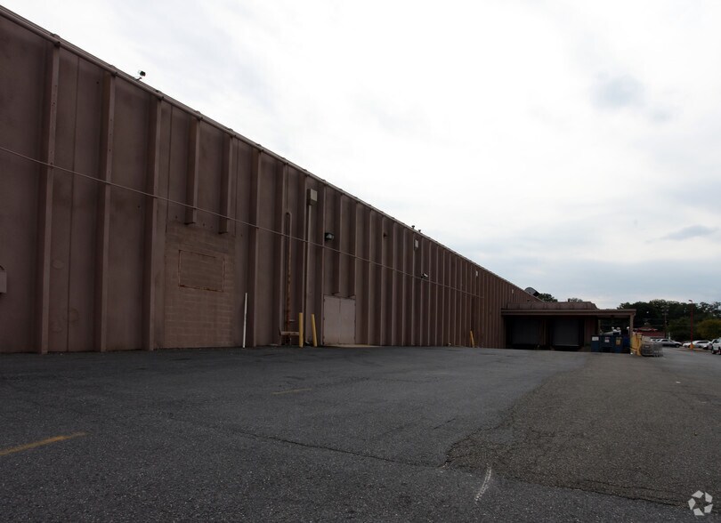 More Photos Of 6300-6420 Coventry Way, Clinton Unknown For Lease