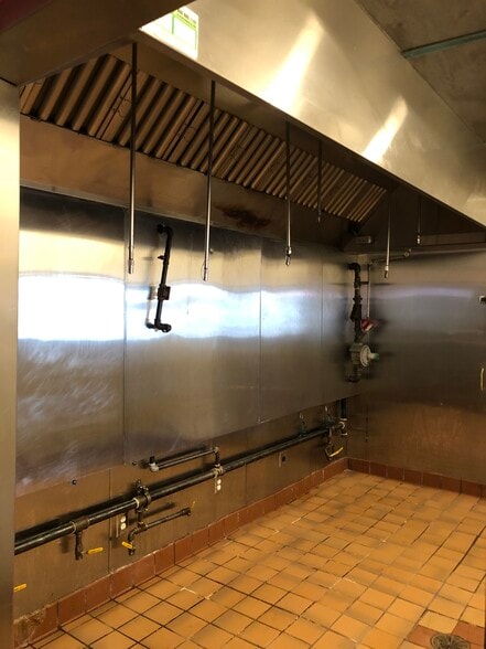 More Photos Of 1561-1583 N Decatur Rd, Atlanta Storefront For Sale