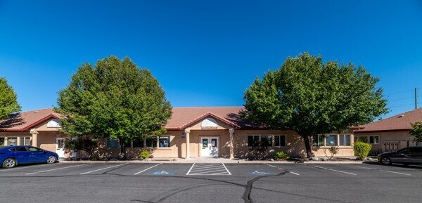Primary Photo Of 2135 Green Vista Dr, Sparks Medical For Sale