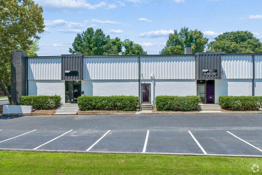 More Photos Of 1870-1908 Forge St, Tucker Distribution For Lease