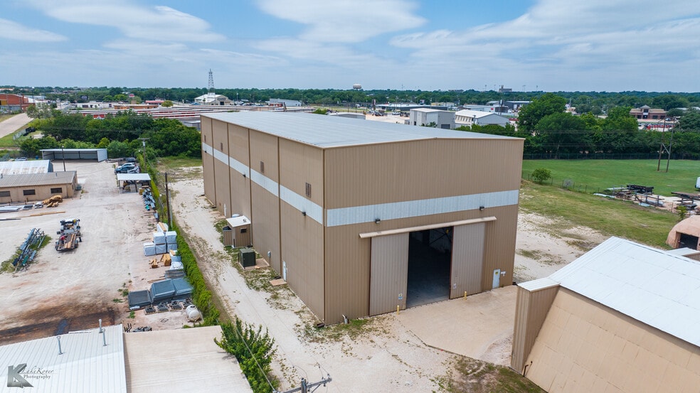 More Photos Of 2424 Oak St, Abilene Warehouse For Sale
