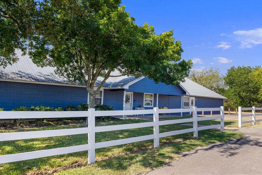 More Photos Of 989 Old Mcdade Rd, Elgin Daycare Center For Sale