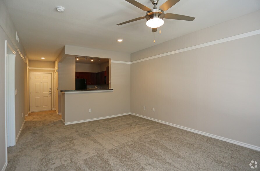 More Photos Of 2000 E Arapaho Rd, Richardson Apartments For Lease