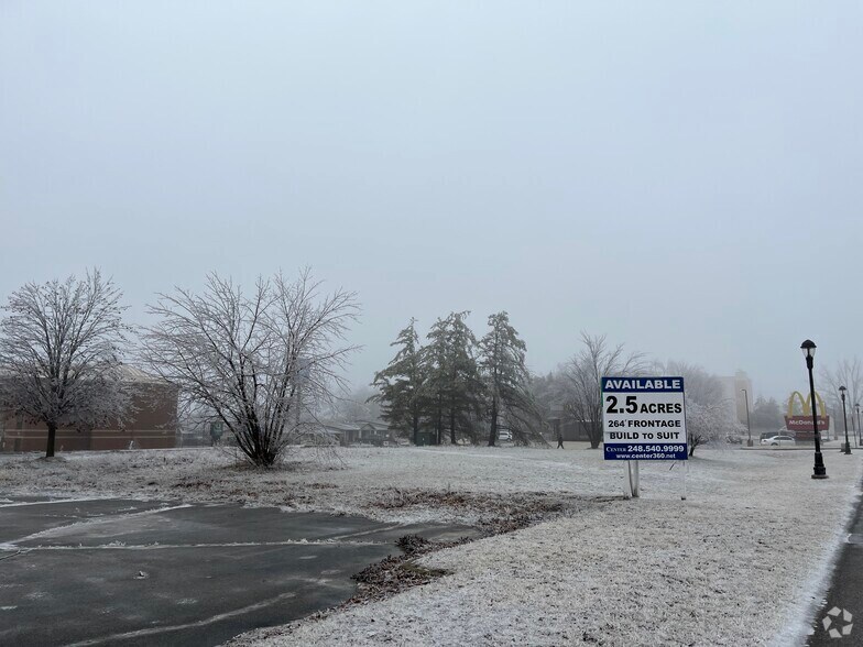 1451 N Opdyke Rd, Auburn Hills, MI 48326 Retail For Lease