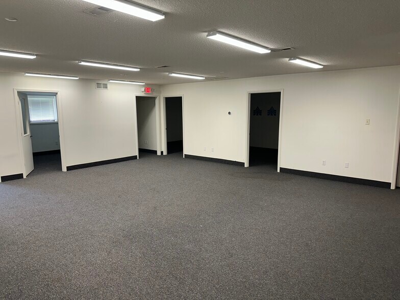 More Photos Of 465 Forum Pky, Rural Hall Warehouse For Lease