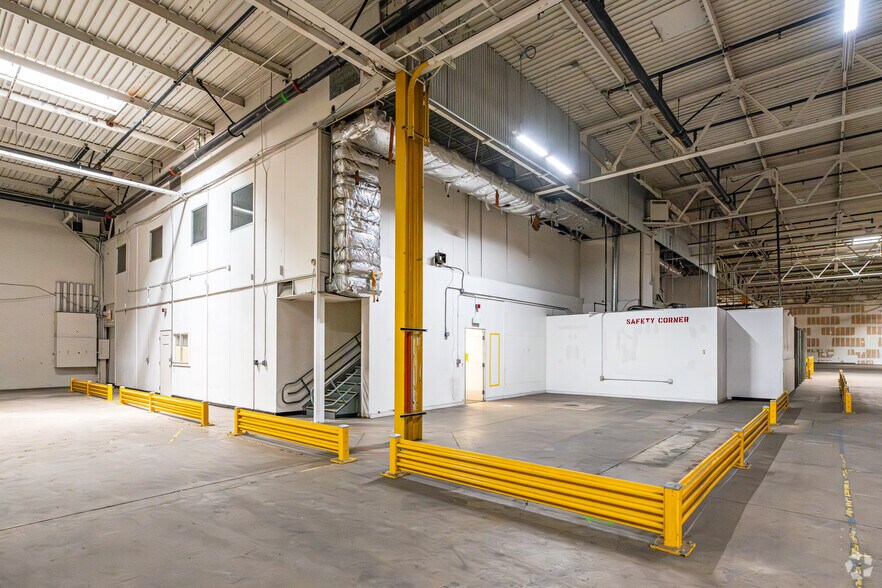 More Photos Of 1601 W Mission Blvd, Pomona Distribution For Lease