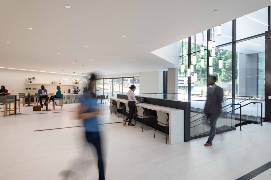 More Photos Of 5600 Glenridge Dr NE, Atlanta Office For Lease