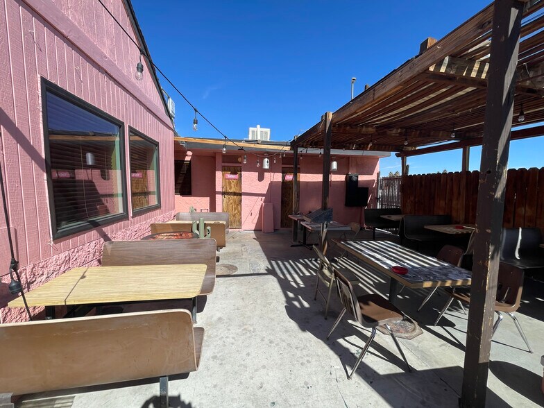 More Photos Of 73839 Twentynine Palms, Twentynine Palms Bar For Lease
