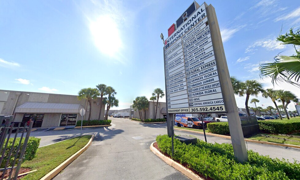 More Photos Of 2700-2734 NW 72nd Ave, Miami Warehouse For Lease