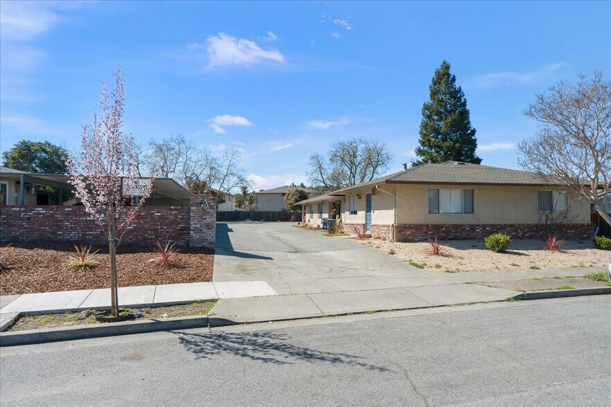 More Photos Of 8275 Westwood Dr, Gilroy Apartments For Sale